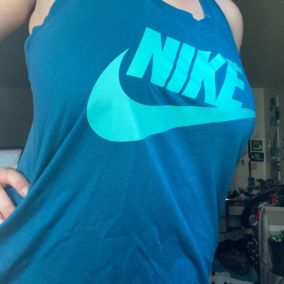 Nike Tank - Picture 5 of 5